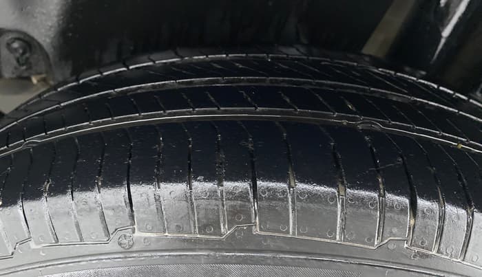 2015 Maruti Swift VDI ABS, Diesel, Manual, 44,227 km, Left Rear Tyre Tread