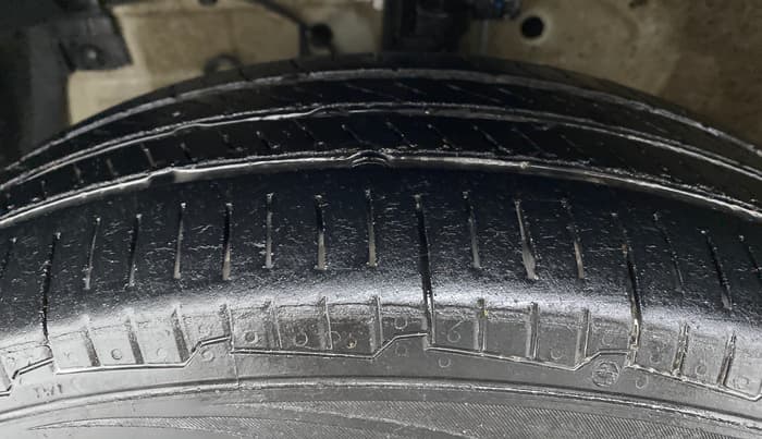 2015 Maruti Swift VDI ABS, Diesel, Manual, 44,227 km, Left Front Tyre Tread