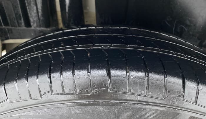 2015 Maruti Swift VDI ABS, Diesel, Manual, 44,227 km, Right Rear Tyre Tread