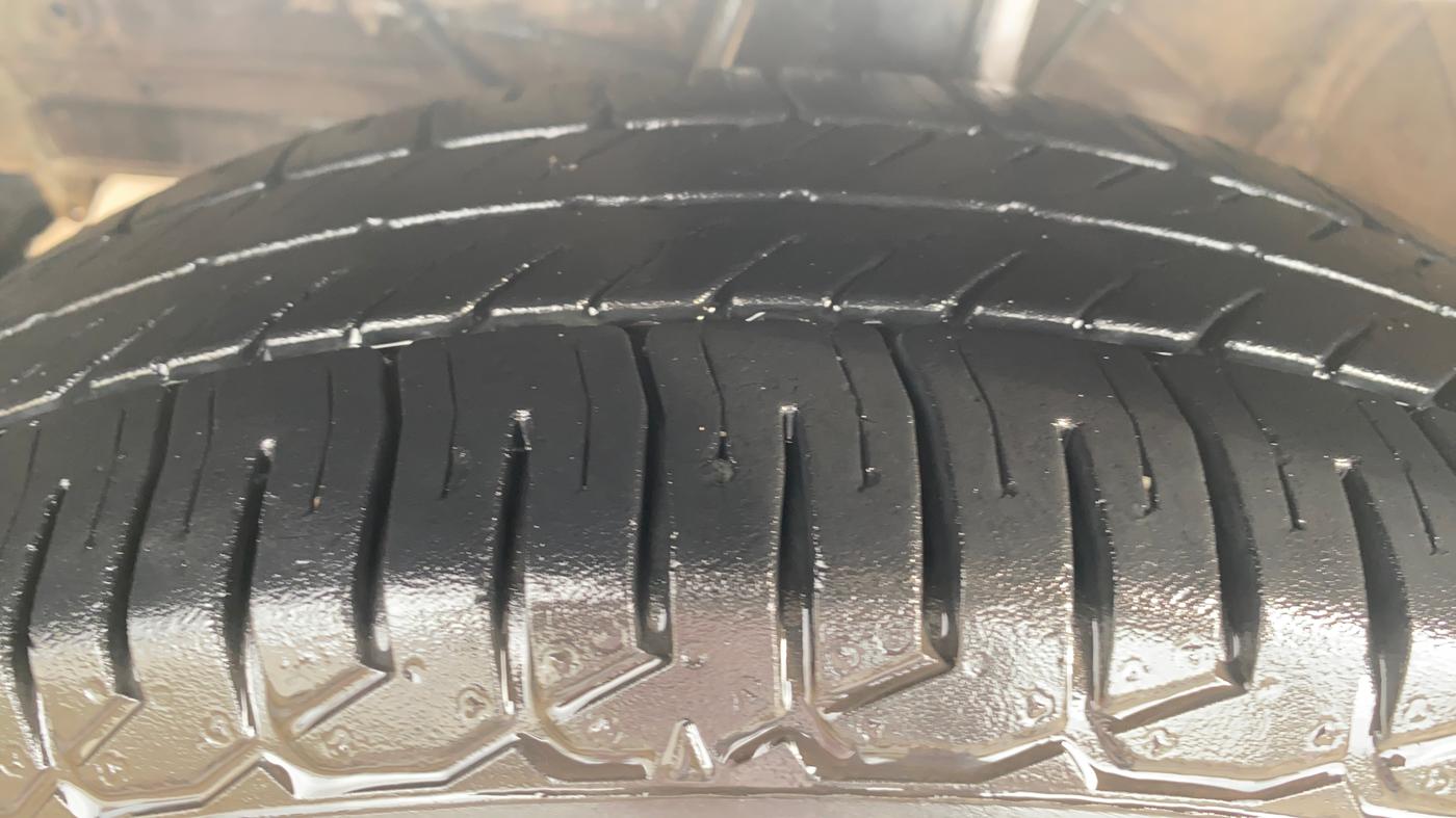 2018 Maruti Swift LDI, Diesel, Manual, 1,07,989 km, Left Front Tyre Tread