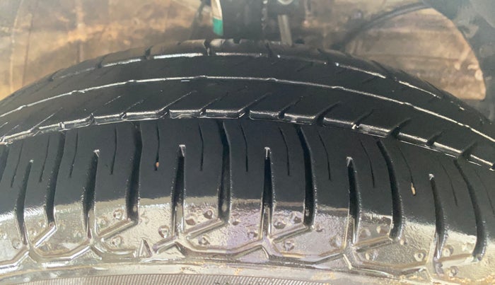 2018 Maruti Swift LDI, Diesel, Manual, 1,07,810 km, Right Front Tyre Tread