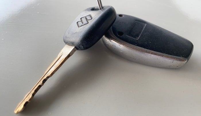 2018 Maruti Swift LDI, Diesel, Manual, 1,07,810 km, Key Close Up
