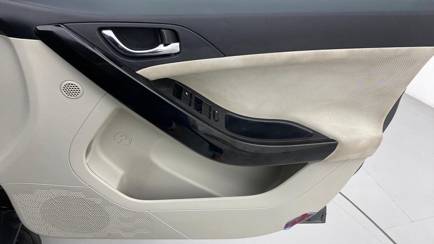 2021 Tata NEXON XZ+ SUNROOF 1.2 RTN, Petrol, Manual, 5,314 km, Driver Side Door Panels Control