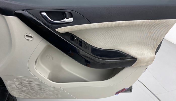 2021 Tata NEXON XZ+ SUNROOF 1.2 RTN, Petrol, Manual, 5,314 km, Driver Side Door Panels Control