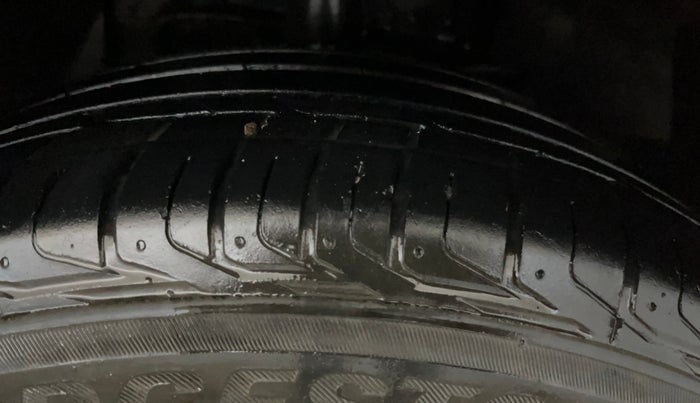 2020 Tata NEXON XZA PLUS SUNROOF PETROL, Petrol, Automatic, 39,033 km, Right Front Tyre Tread