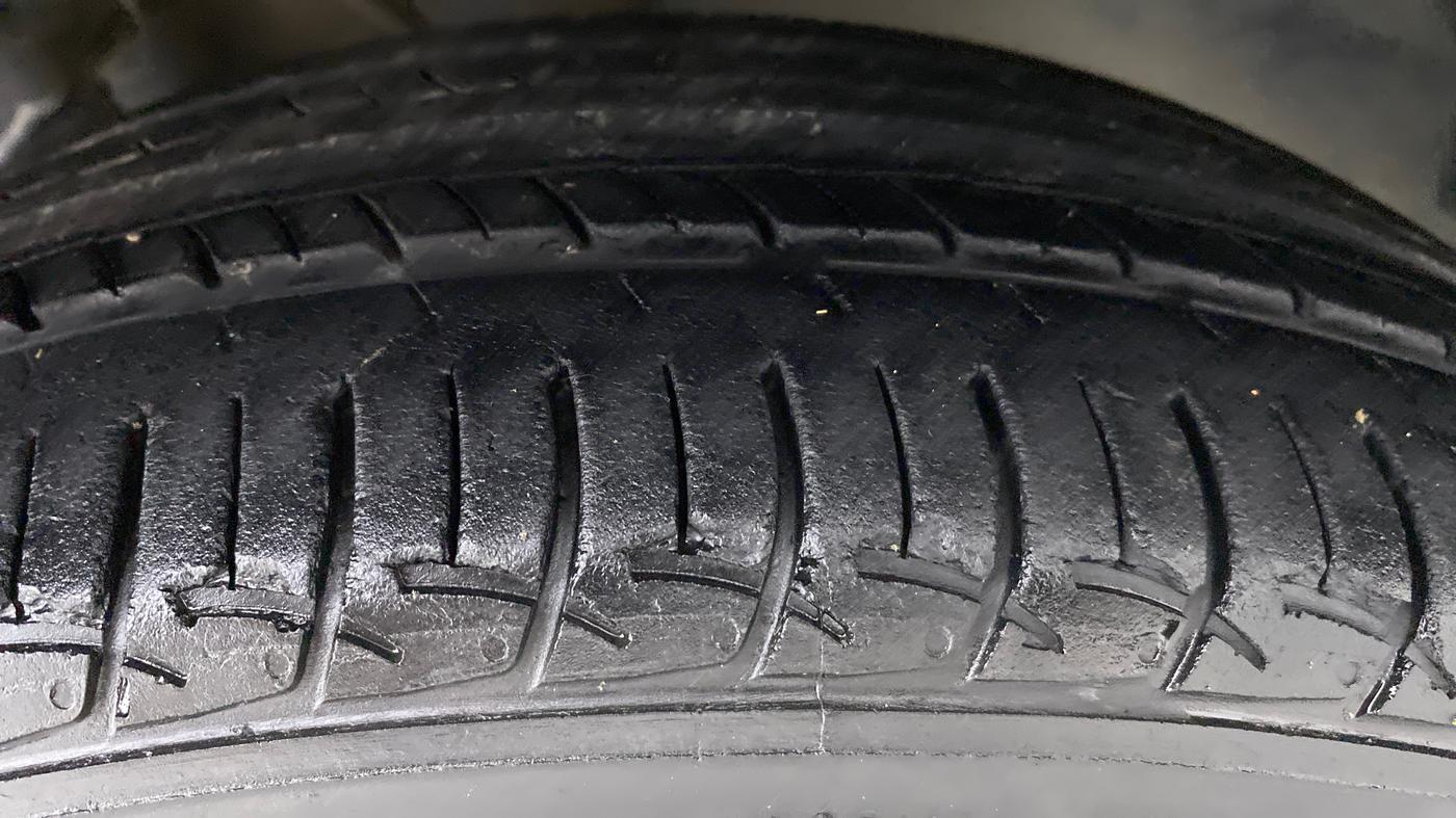 2019 Hyundai Elite i20 1.2 SPORTS PLUS VTVT, Petrol, Manual, 21,663 km, Right Front Tyre Tread