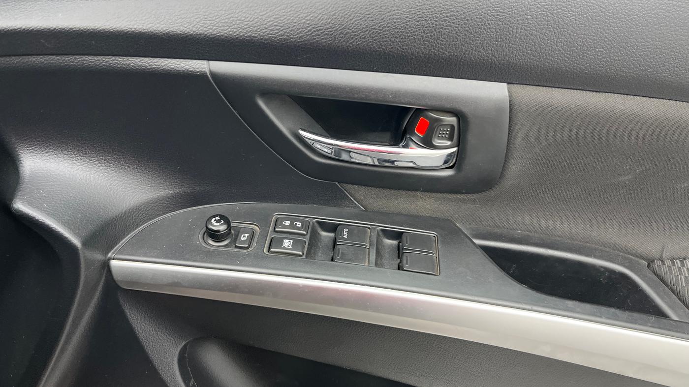2021 Maruti S Cross ZETA 1.5, Petrol, Manual, 1,20,569 km, Driver Side Door Panels Control