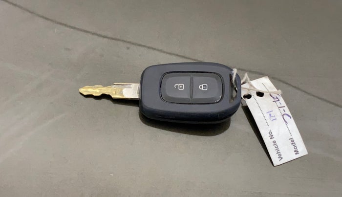 2017 Renault Kwid RXT 1.0 AMT (O), Petrol, Automatic, 99,229 km, Key Close Up