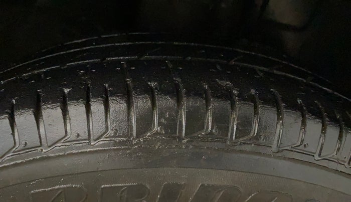 2017 Renault Kwid RXT 1.0 AMT (O), Petrol, Automatic, 99,229 km, Right Front Tyre Tread