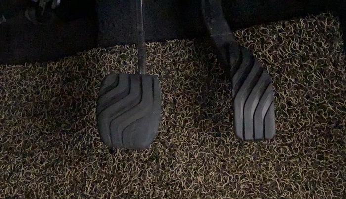 2017 Renault Kwid RXT 1.0 AMT (O), Petrol, Automatic, 99,229 km, Pedals