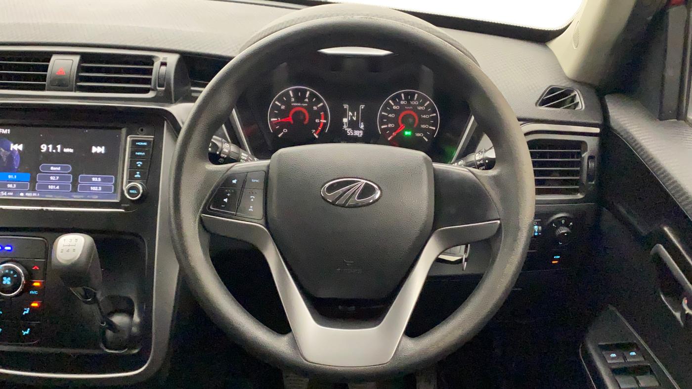 2017 Mahindra KUV 100 NXT K8 P 6 STR, Petrol, Manual, 55,425 km, Steering Wheel Close Up