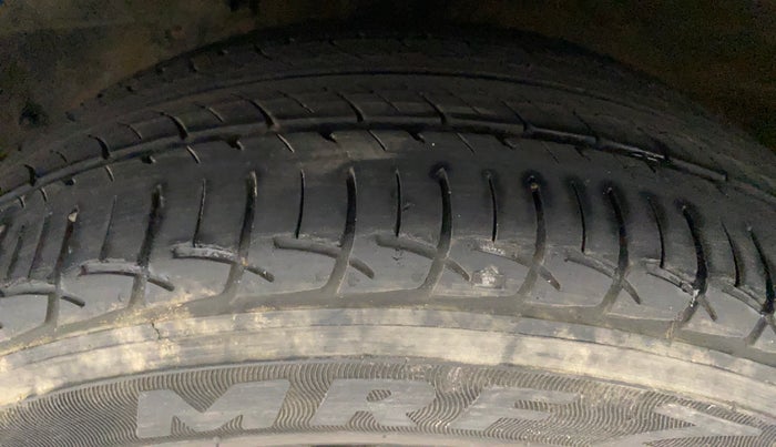 2017 Mahindra KUV 100 NXT K8 P 6 STR, Petrol, Manual, 55,425 km, Left Front Tyre Tread