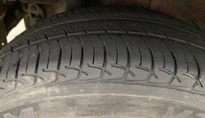 2017 Mahindra KUV 100 NXT K8 P 6 STR, Petrol, Manual, 55,425 km, Right Rear Tyre Tread