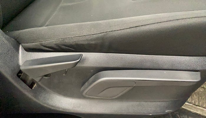 2017 Mahindra KUV 100 NXT K8 P 6 STR, Petrol, Manual, 55,425 km, Driver Side Adjustment Panel