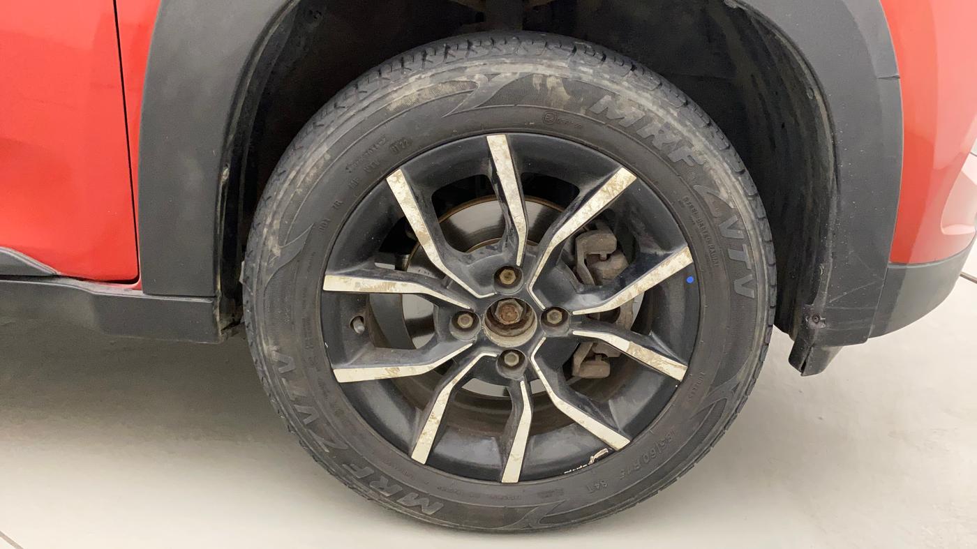 2017 Mahindra KUV 100 NXT K8 P 6 STR, Petrol, Manual, 55,425 km, Right Front Wheel