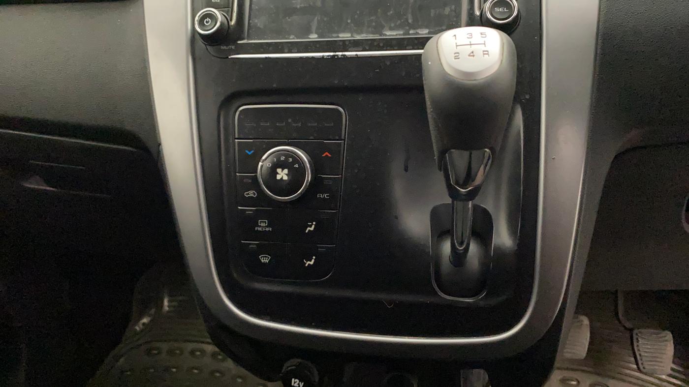 2017 Mahindra KUV 100 NXT K8 P 6 STR, Petrol, Manual, 55,425 km, Gear Lever