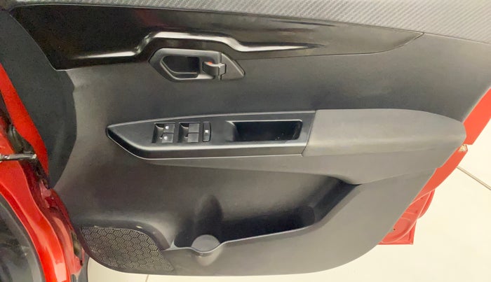 2017 Mahindra KUV 100 NXT K8 P 6 STR, Petrol, Manual, 55,425 km, Driver Side Door Panels Control