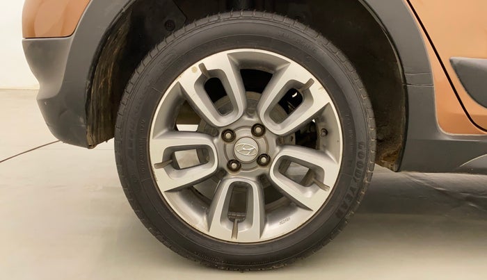 2016 Hyundai i20 Active 1.4 S, Diesel, Manual, 1,37,153 km, Right Rear Wheel