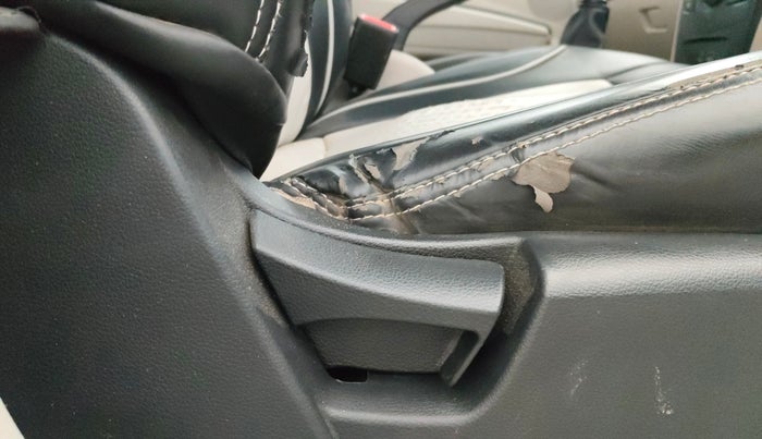 2023 Mahindra XUV300 W6 1.5 Diesel, Diesel, Manual, 95,027 km, Driver Side Adjustment Panel