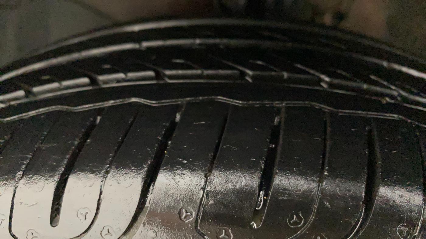 2014 Honda Amaze 1.2L I-VTEC VX, Petrol, Manual, 1,03,262 km, Left Front Tyre Tread