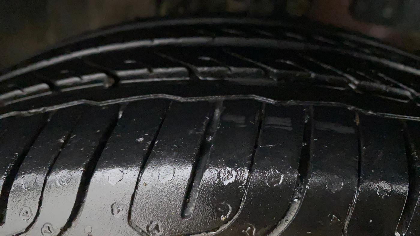 2014 Honda Amaze 1.2L I-VTEC VX, Petrol, Manual, 1,03,262 km, Right Front Tyre Tread