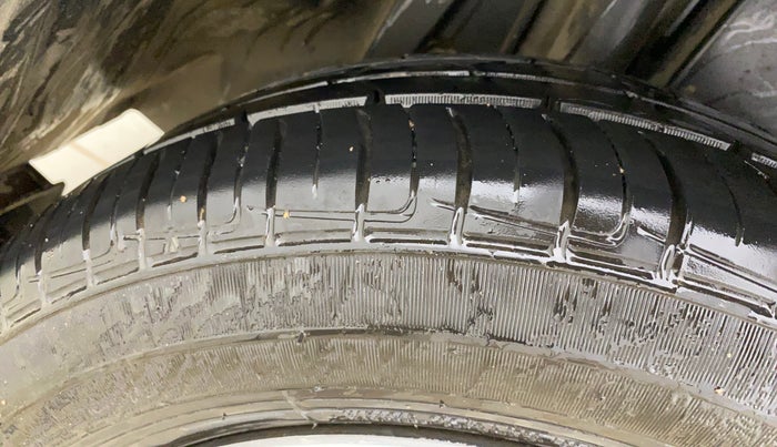 2021 Maruti Vitara Brezza LXI, CNG, Manual, 1,03,922 km, Right Front Tyre Tread