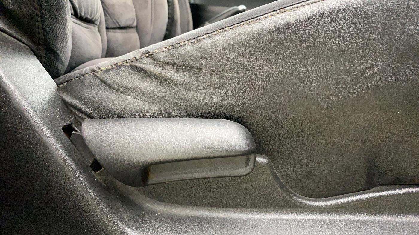 2021 Maruti Vitara Brezza LXI, CNG, Manual, 1,03,922 km, Driver Side Adjustment Panel