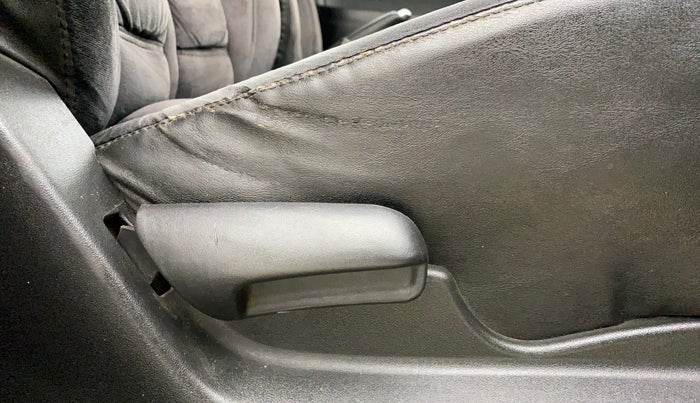 2021 Maruti Vitara Brezza LXI, CNG, Manual, 1,03,922 km, Driver Side Adjustment Panel