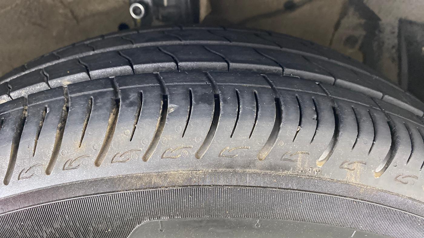 2016 Maruti Ertiga VXI ABS, Petrol, Manual, 95,122 km, Right Front Tyre Tread
