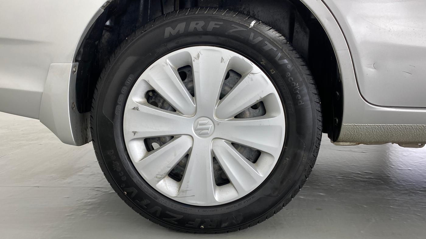 2016 Maruti Ertiga VXI ABS, Petrol, Manual, 95,122 km, Right Rear Wheel