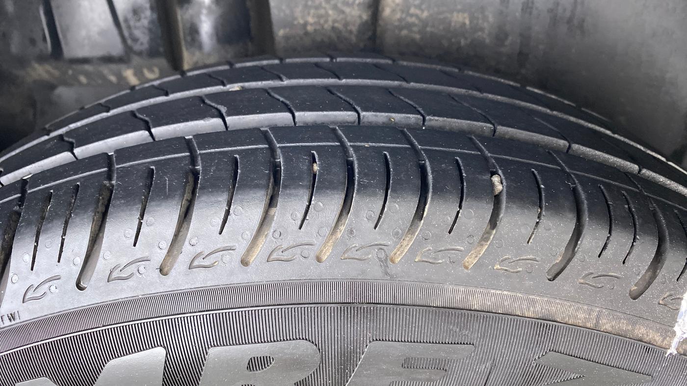 2016 Maruti Ertiga VXI ABS, Petrol, Manual, 95,122 km, Right Rear Tyre Tread