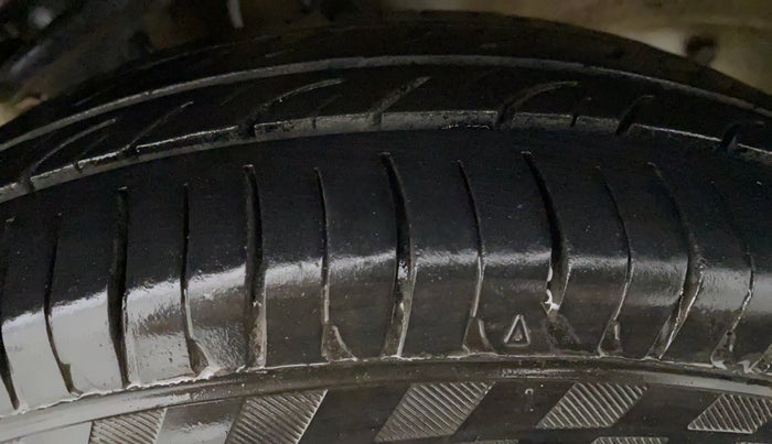 2021 Maruti Alto LXI CNG (O), CNG, Manual, 37,400 km, Left Front Tyre Tread