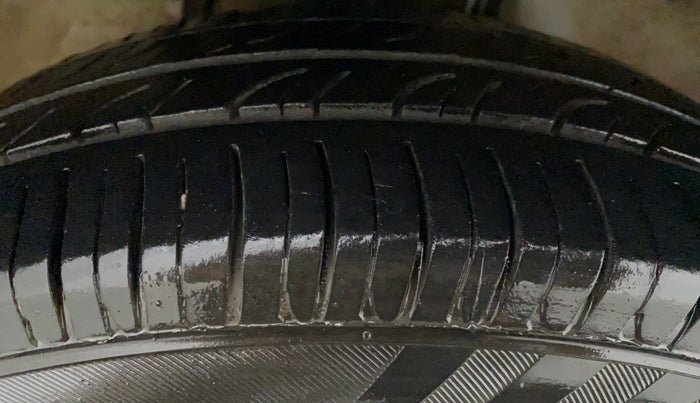 2021 Maruti Alto LXI CNG (O), CNG, Manual, 37,400 km, Right Front Tyre Tread