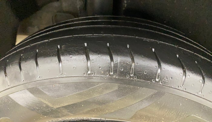 2023 KIA CARENS PRESTIGE 1.5 PETROL 7 STR, Petrol, Manual, 37,435 km, Right Rear Tyre Tread