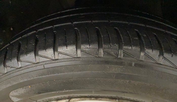 2020 Hyundai AURA E 1.2, Petrol, Manual, 65,552 km, Right Front Tyre Tread