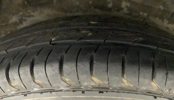 2010 Hyundai i10 MAGNA 1.2, Petrol, Manual, 98,915 km, Right Rear Tyre Tread