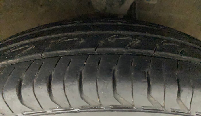 2010 Hyundai i10 MAGNA 1.2, Petrol, Manual, 98,915 km, Right Front Tyre Tread
