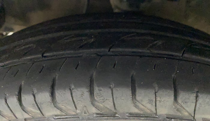 2010 Hyundai i10 MAGNA 1.2, Petrol, Manual, 98,915 km, Left Front Tyre Tread