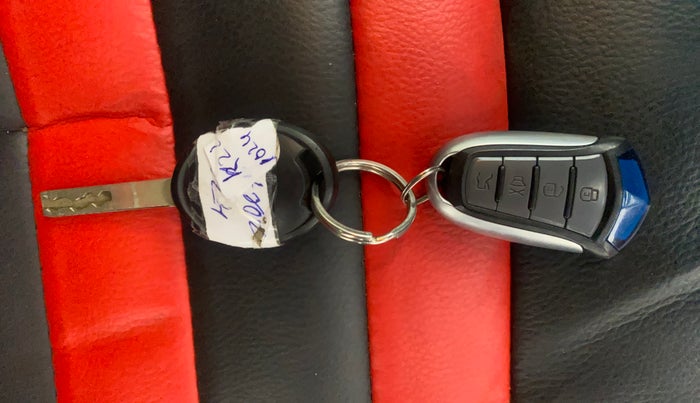 2021 Tata ALTROZ XE PETROL, Petrol, Manual, 23,294 km, Key Close Up