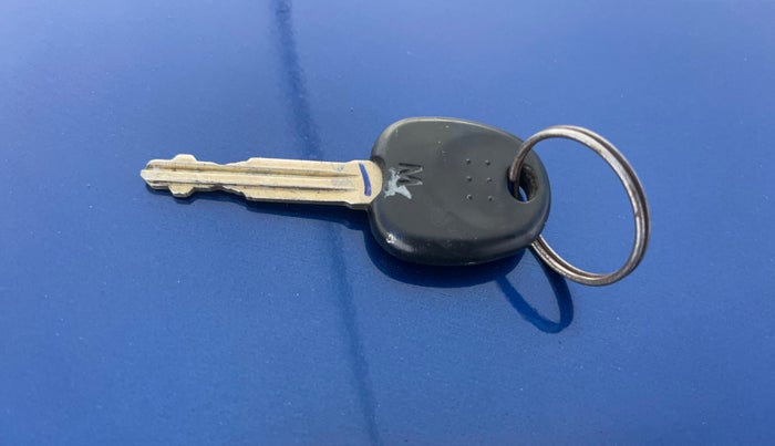 2017 Hyundai Eon MAGNA +, Petrol, Manual, 1,28,841 km, Key Close Up