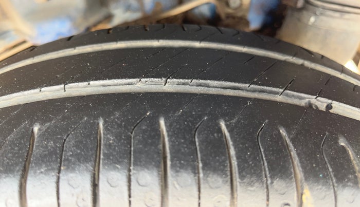 2017 Hyundai Eon MAGNA +, Petrol, Manual, 1,28,841 km, Left Rear Tyre Tread