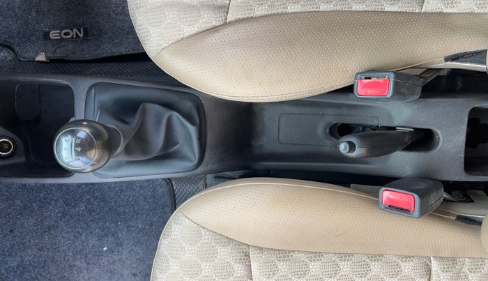 2017 Hyundai Eon MAGNA +, Petrol, Manual, 1,28,841 km, Gear Lever