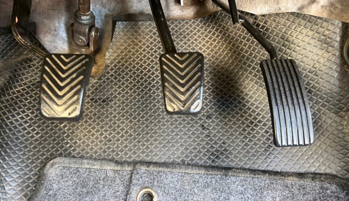 2017 Hyundai Eon MAGNA +, Petrol, Manual, 1,28,841 km, Pedals