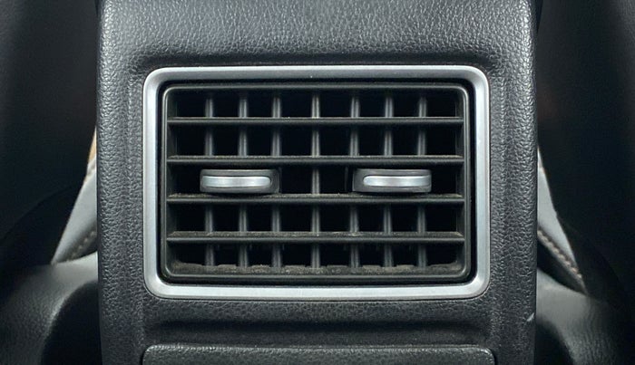 2017 Volkswagen Polo HIGHLINE PLUS 1.2L PETROL, Petrol, Manual, 30,398 km, Rear AC Vents