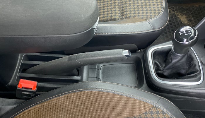 2017 Volkswagen Polo HIGHLINE PLUS 1.2L PETROL, Petrol, Manual, 30,398 km, Gear Lever