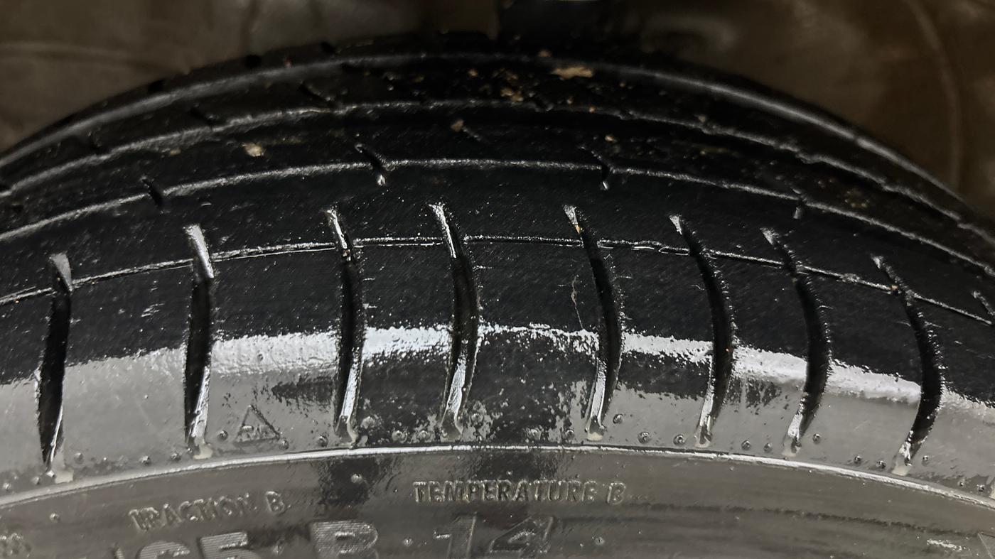 2014 Maruti Wagon R 1.0 VXI, Petrol, Manual, 28,029 km, Left Front Tyre Tread
