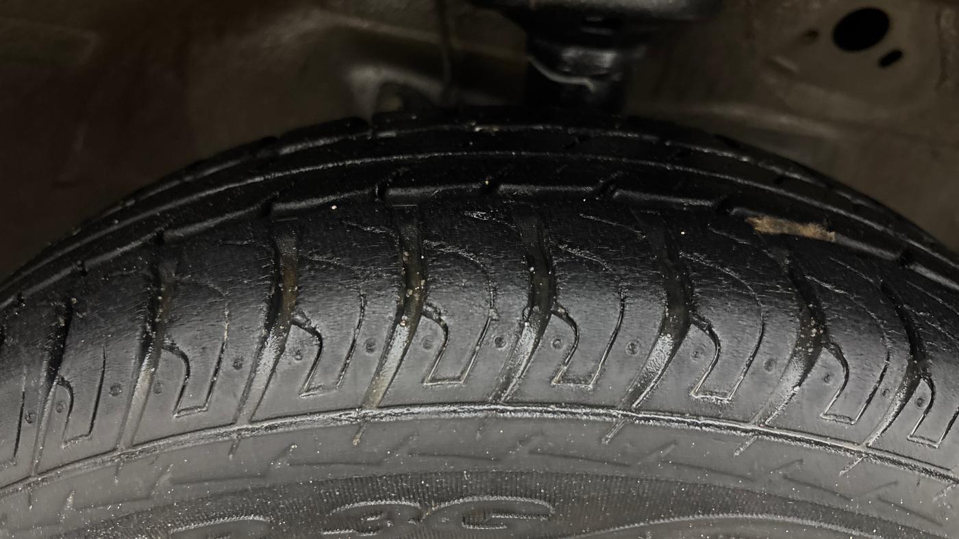 2014 Maruti Wagon R 1.0 VXI, Petrol, Manual, 28,029 km, Right Front Tyre Tread