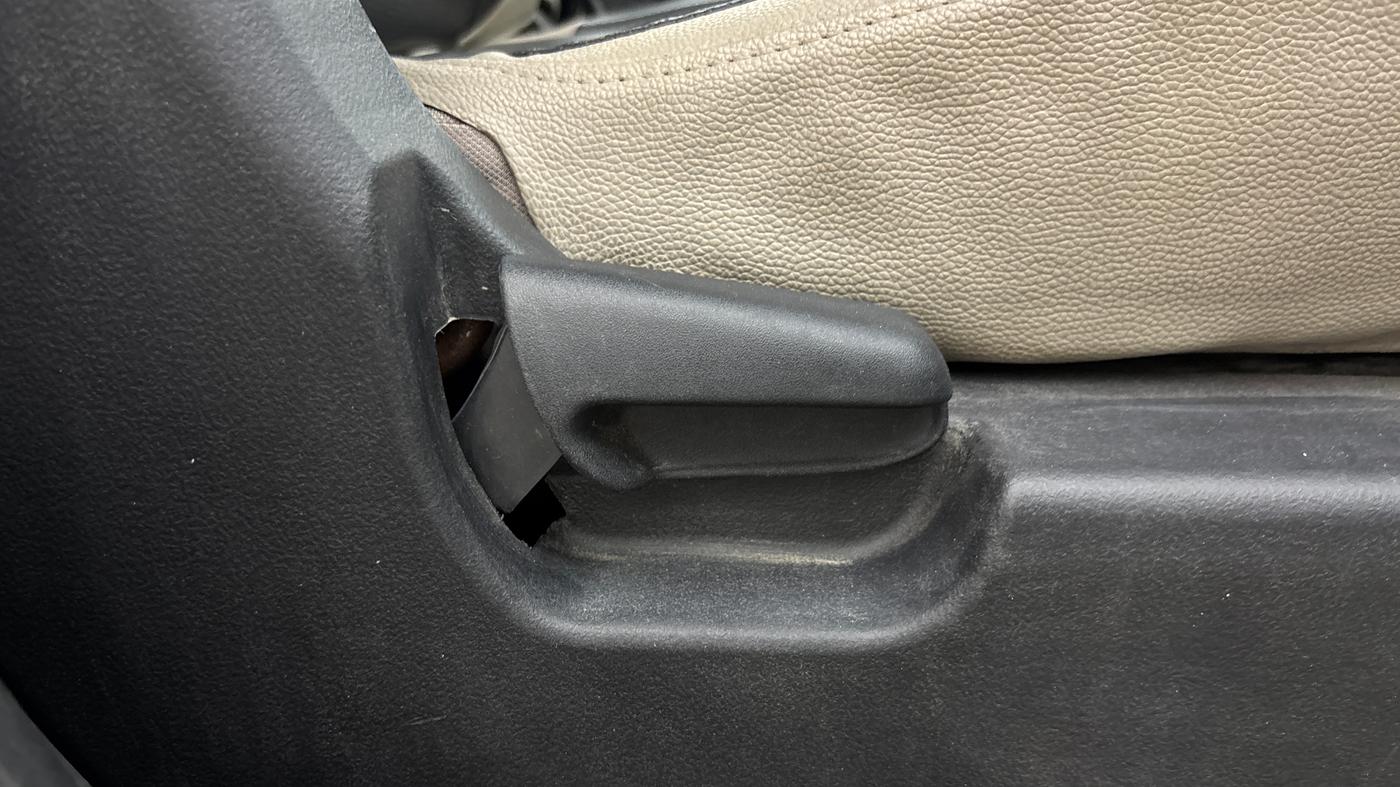 2014 Maruti Wagon R 1.0 VXI, Petrol, Manual, 28,029 km, Driver Side Adjustment Panel