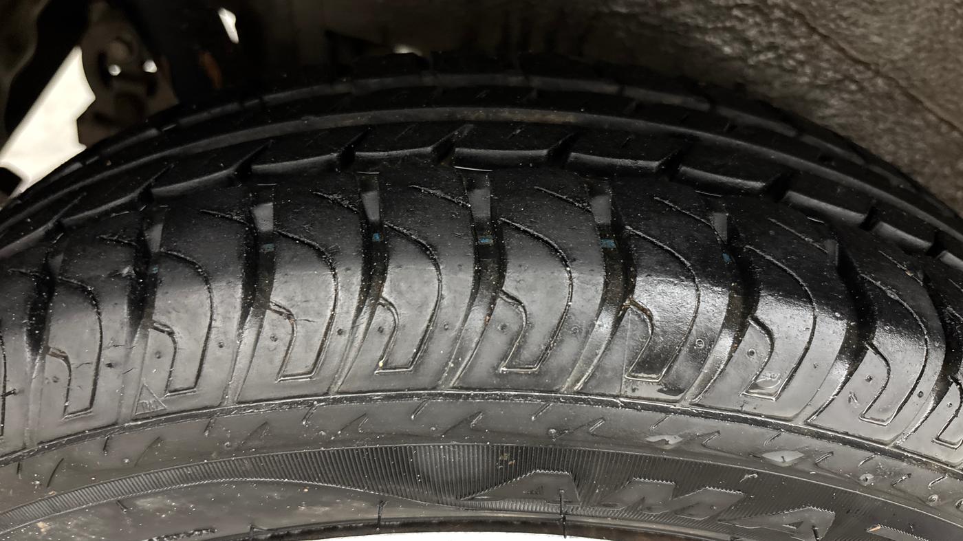 2014 Maruti Wagon R 1.0 VXI, Petrol, Manual, 28,029 km, Right Rear Tyre Tread