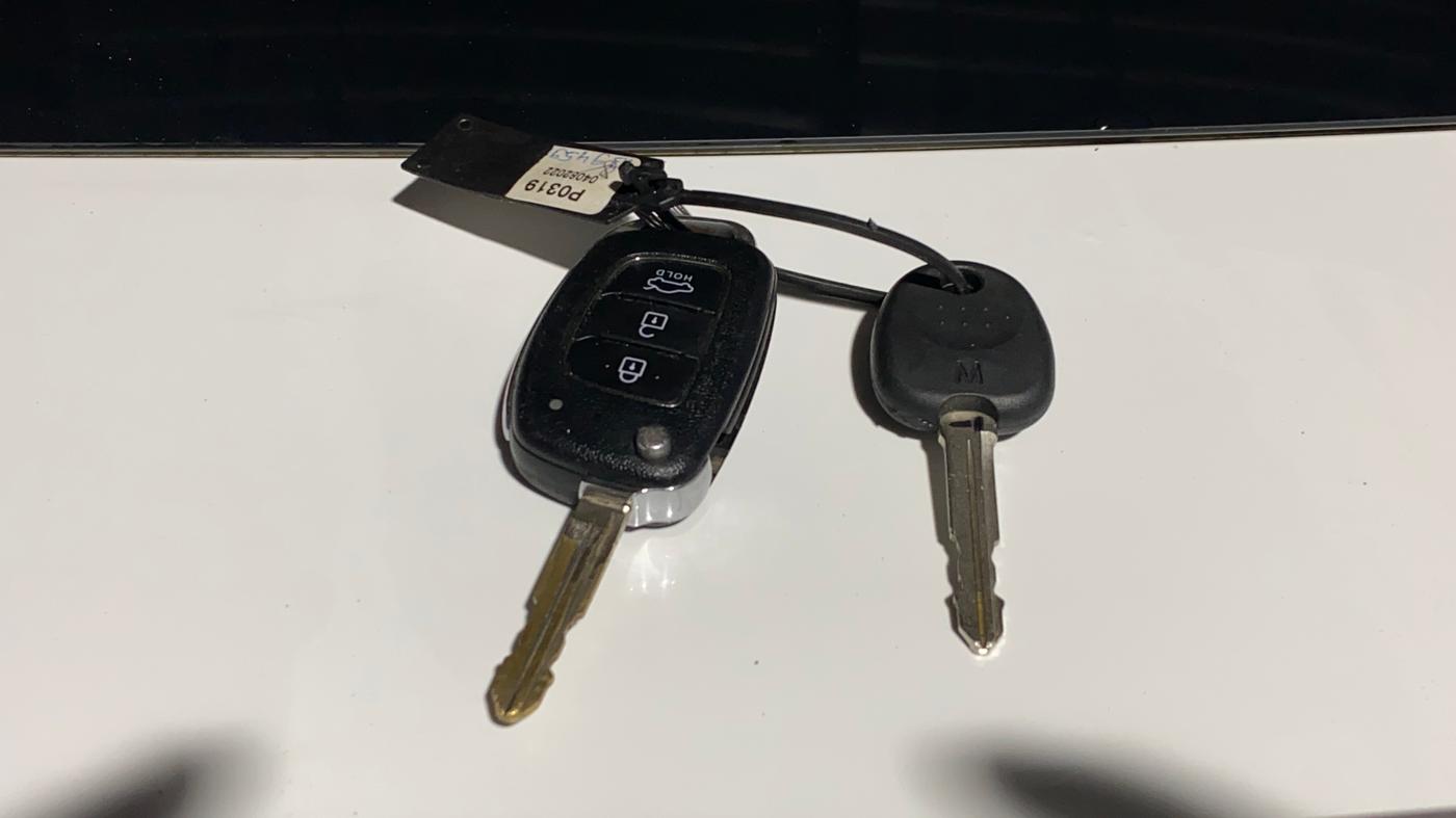 2022 Hyundai AURA S 1.2 CNG, CNG, Manual, 91,409 km, Key Close Up